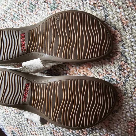 Vionic Women's Rest Tala T-Strap Sandal 10 - Picture 9 of 10